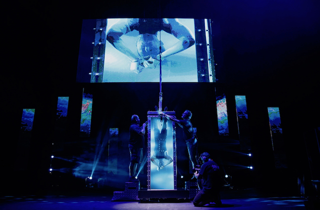 the-show-the-illusionists-is-on-broadway-Andrew_Basso_The_Escapologist_2_hr.jpg