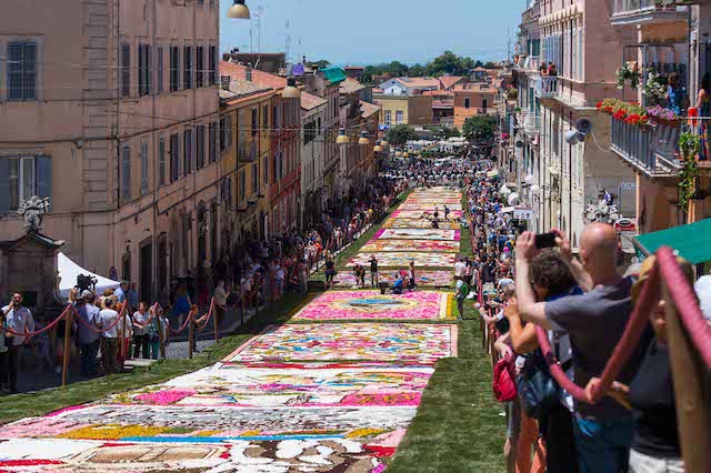 genzano-di-roma--italy-Infiorata-53.jpg