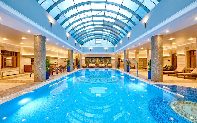 kiev-among-the-shopping-capitals-13_Premiere_Palace_Hotel_pool.jpg