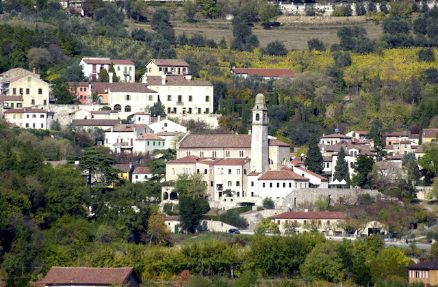 arqua-petrarca-is-beautiful-villages-in-italy-Borgo.jpg