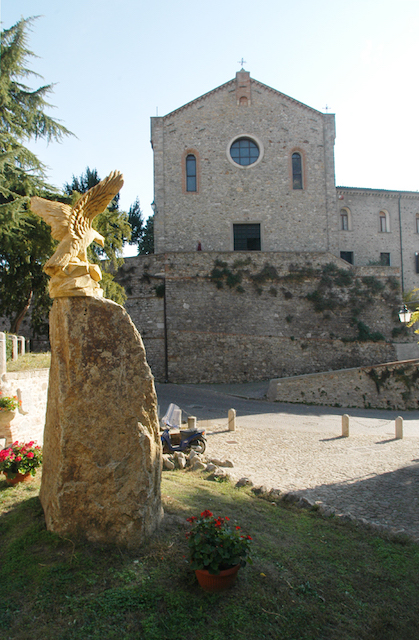 arqua-petrarca-is-beautiful-villages-in-italy-Pieve_S_Maria_Assunta.jpg