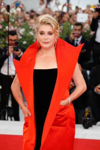 venice-film-festival-2019-800_catherinedeneuvewearingjaeger-lecoultre101atthe76thveniceinternationalfilmfestivalcopysebastianopessina-678443.jpg