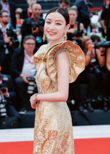 venice-film-festival-2019-800_niniwearingjaeger-lecoultredazzlingrendez-vousatthe76thveniceinternationalfilmfestival-2copysebastianopessina-368567.jpg