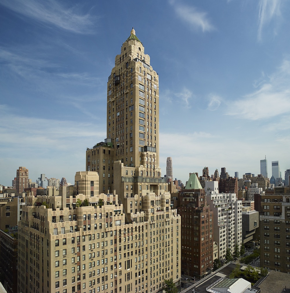 café-carlyle-in-new-york---images-The_Carlyle_Building_(Andrew_Moore).jpeg