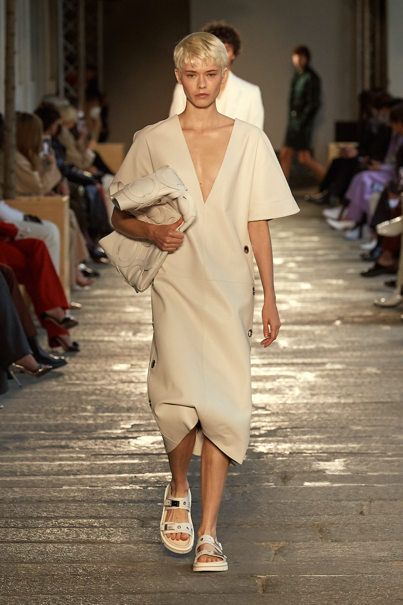 milan-fashion-week--hugo-boss-spring-summer-2021-collection-HBME_110_S21SR_FS_Milan_01_Runway_26_sRGB.jpg