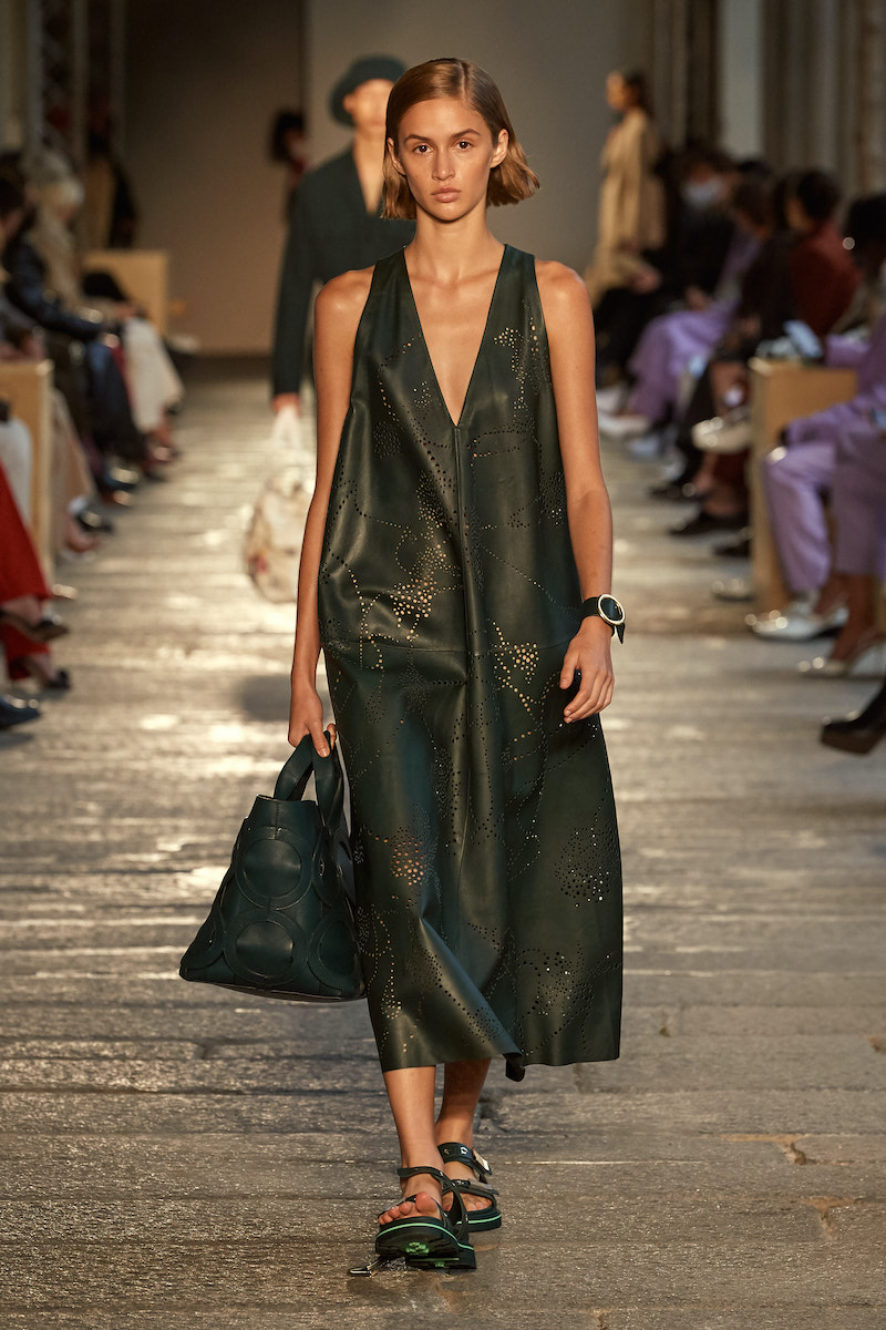 milan-fashion-week--hugo-boss-spring-summer-2021-collection-HBME_110_S21SR_FS_Milan_01_Runway_38_sRGB.jpg