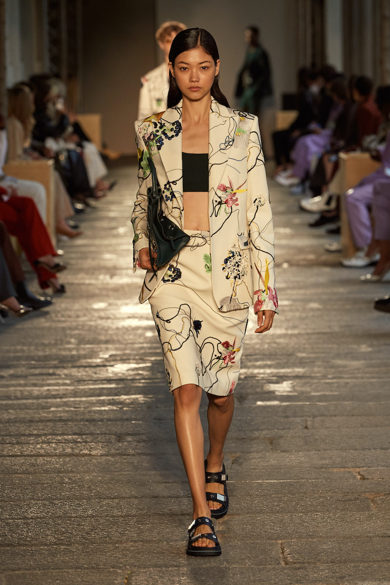 milan-fashion-week--hugo-boss-spring-summer-2021-collection-HBME_110_S21SR_FS_Milan_01_Runway_58_sRGB.jpg