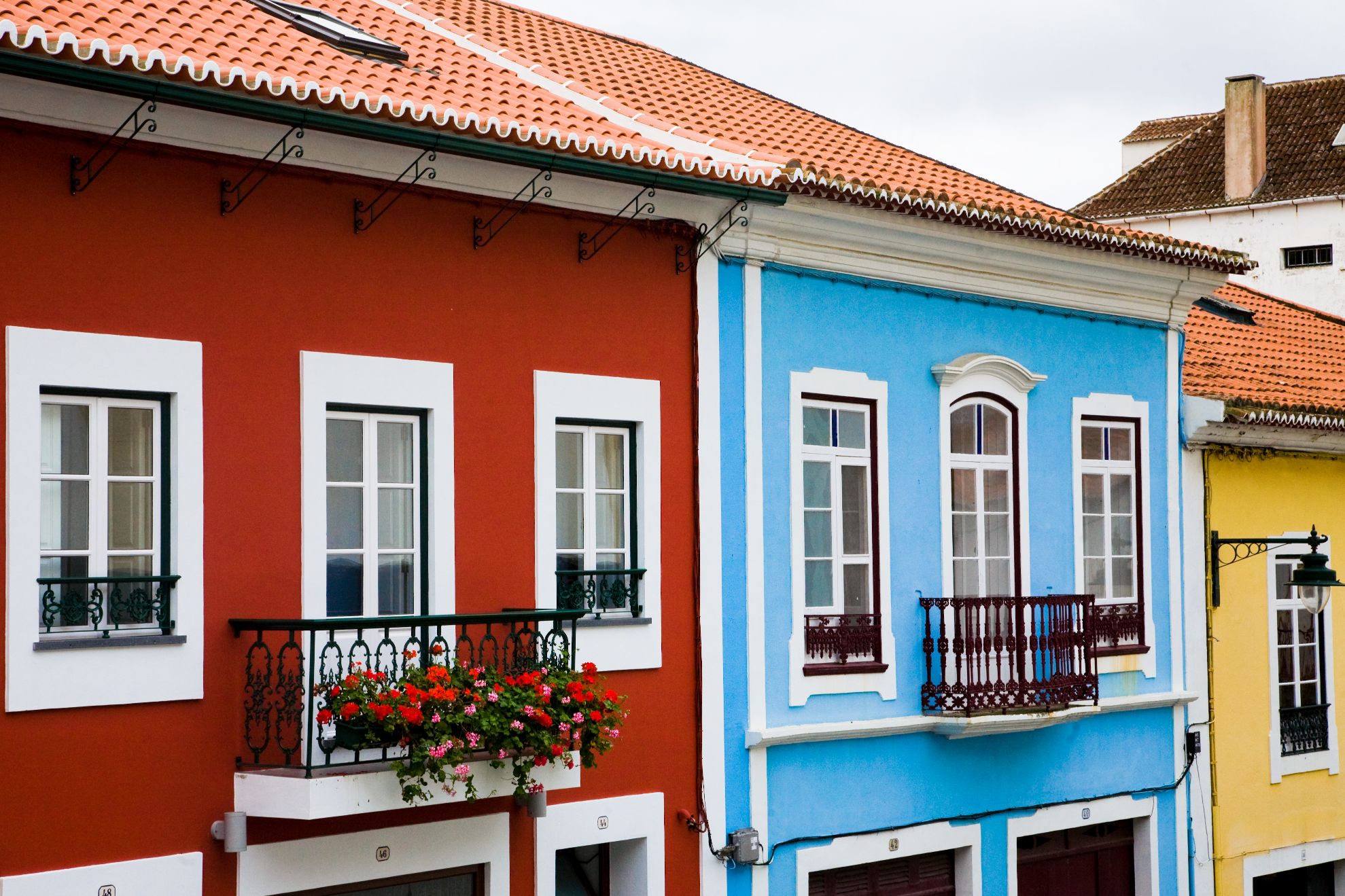 azorean-islands---images-Tipical_Houses_in_Terceira_Island.jpg