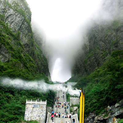 tianmen-mountain---hunan---china---images-Tianmen_Mountain_-_Hunan_-_China_-_images_(1).jpg