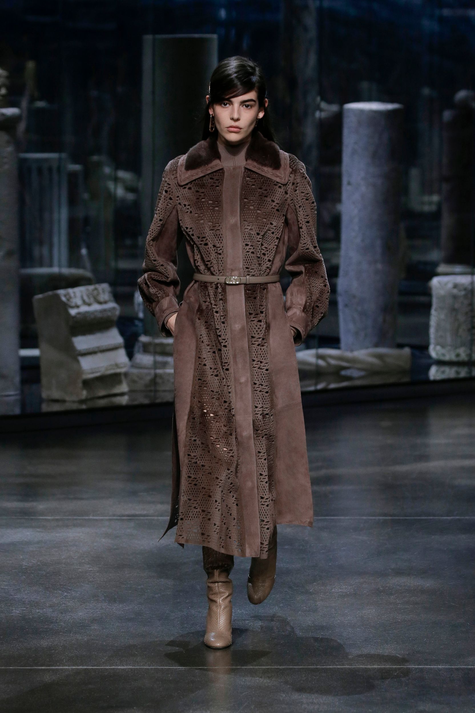 milan-fashion-week--fendi-autumn-winter-2022-collection-24_FENDI_WOMEN_FW_21_22.jpg