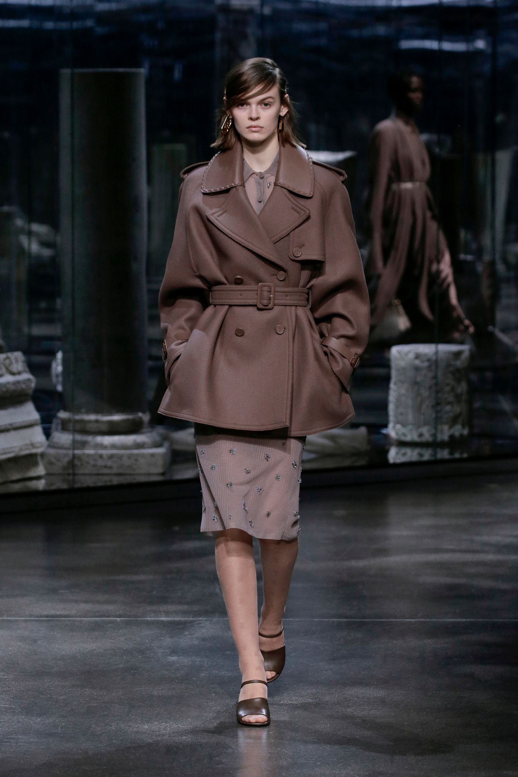 milan-fashion-week--fendi-autumn-winter-2022-collection-26_FENDI_WOMEN_FW_21_22.jpg