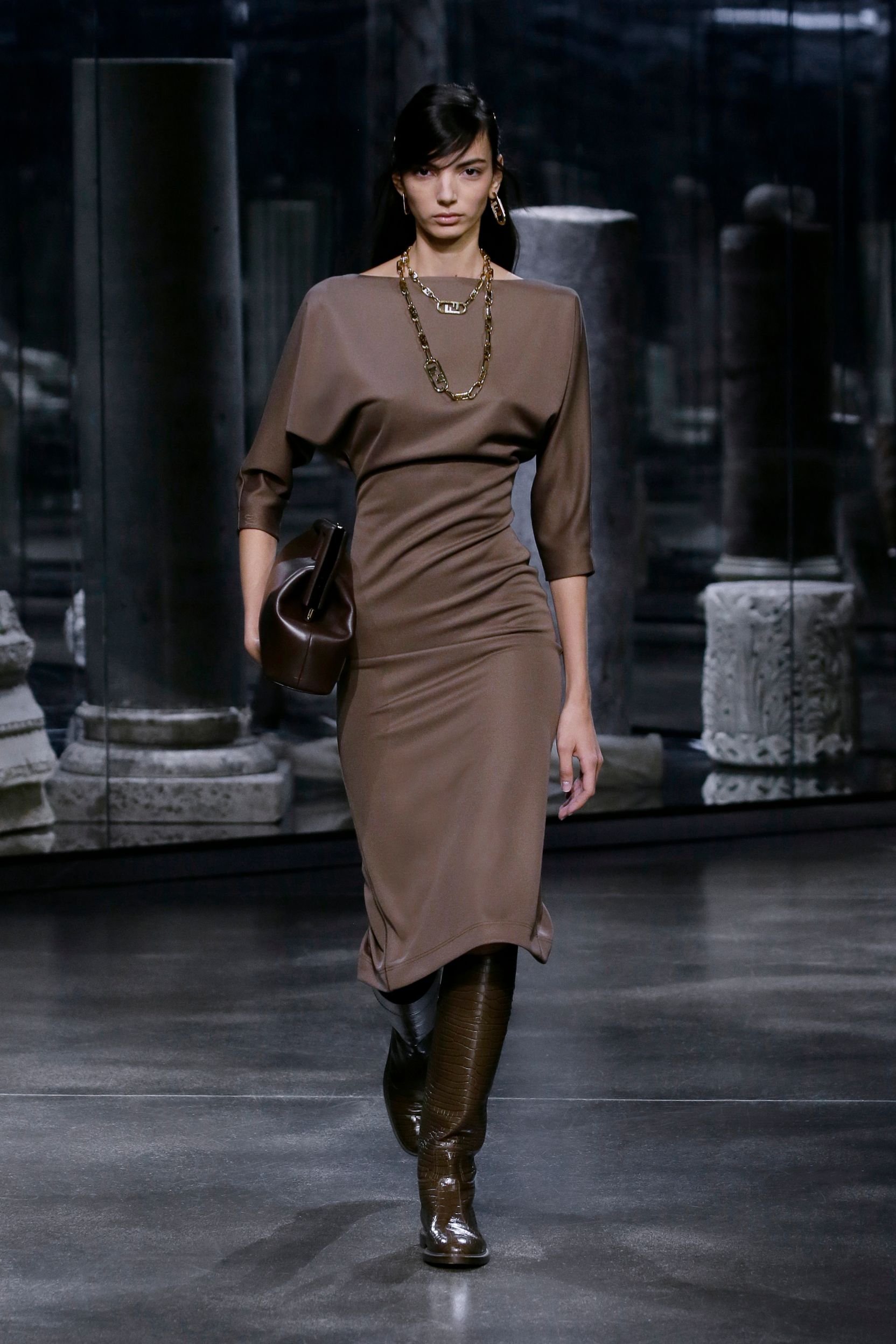 milan-fashion-week--fendi-autumn-winter-2022-collection-31_FENDI_WOMEN_FW_21_22.jpg