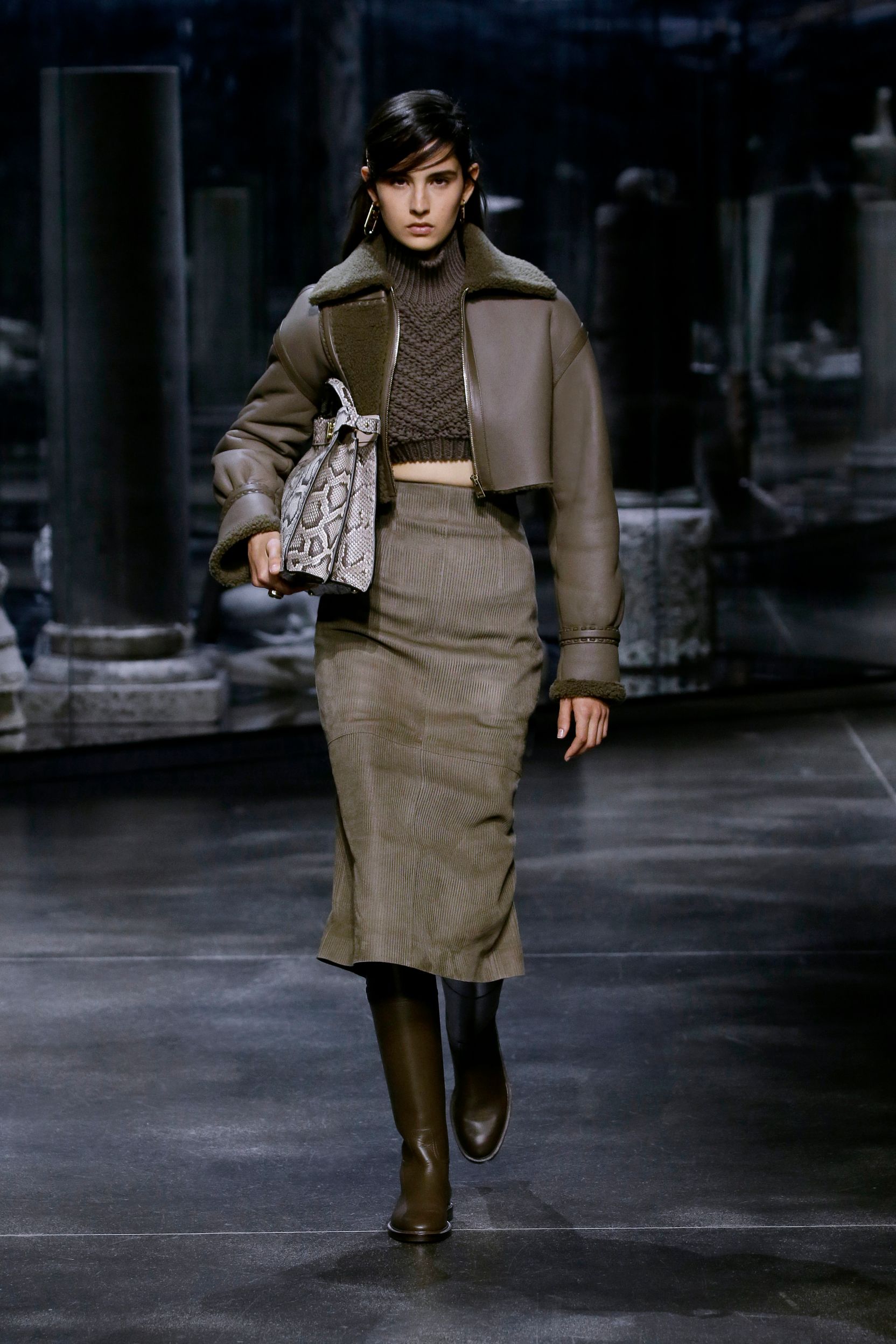 milan-fashion-week--fendi-autumn-winter-2022-collection-38_FENDI_WOMEN_FW_21_22.jpg