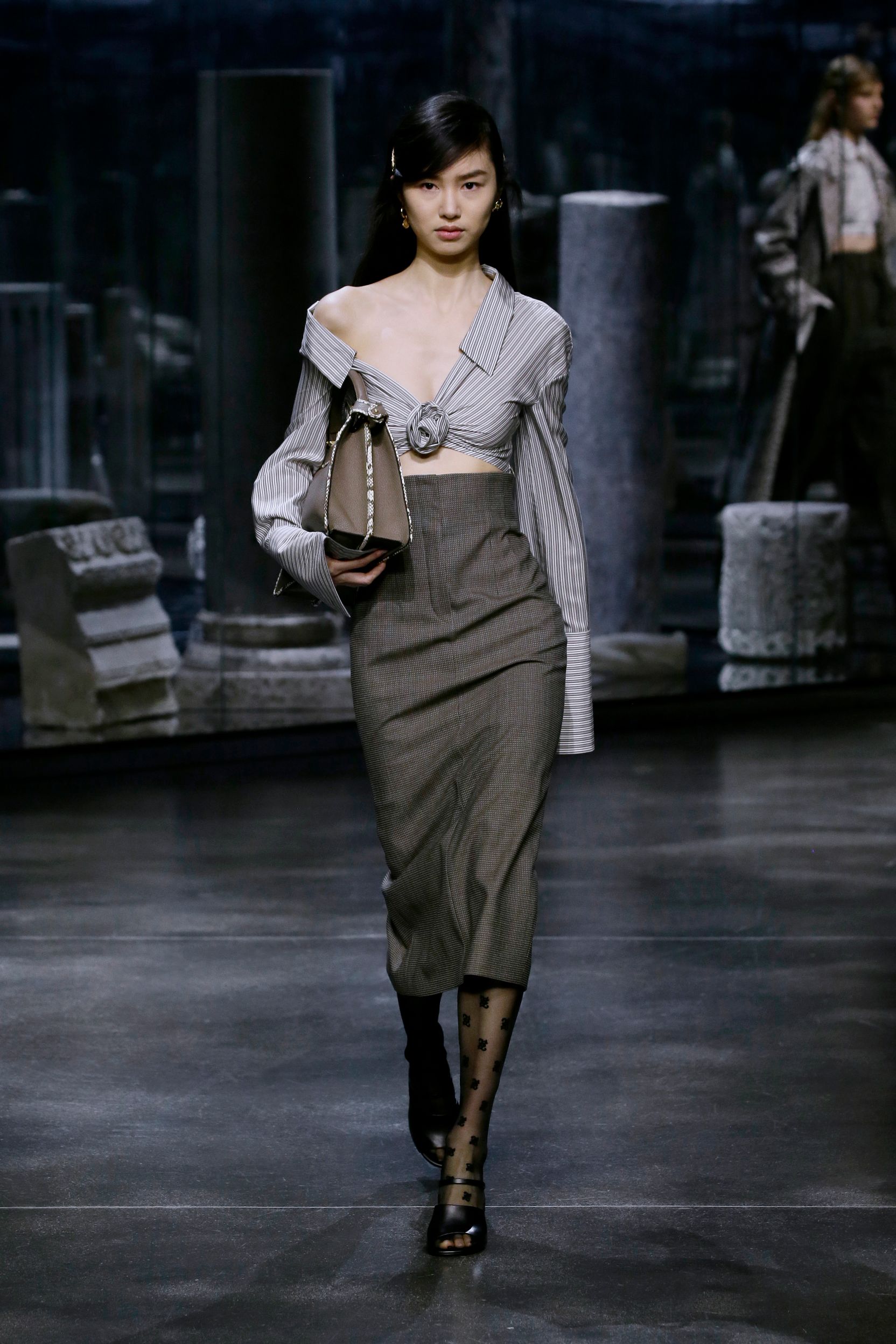 milan-fashion-week--fendi-autumn-winter-2022-collection-41_FENDI_WOMEN_FW_21_22.jpg