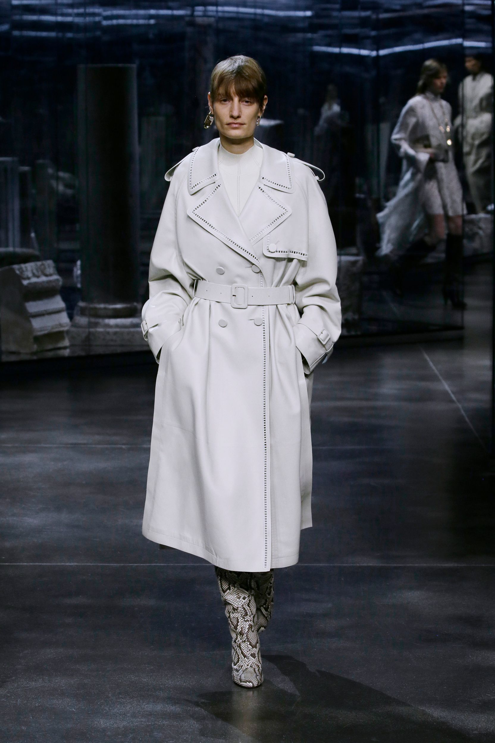 milan-fashion-week--fendi-autumn-winter-2022-collection-44_FENDI_WOMEN_FW_21_22.jpg