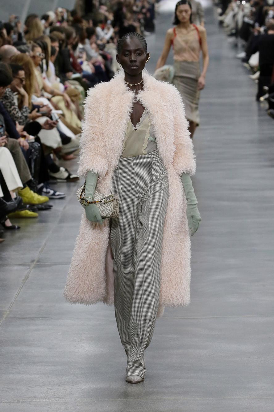 milan-fashion-week--fendi-fall-winter-2023-collection-06_FENDI_WOMEN_FW_22-23.JPG