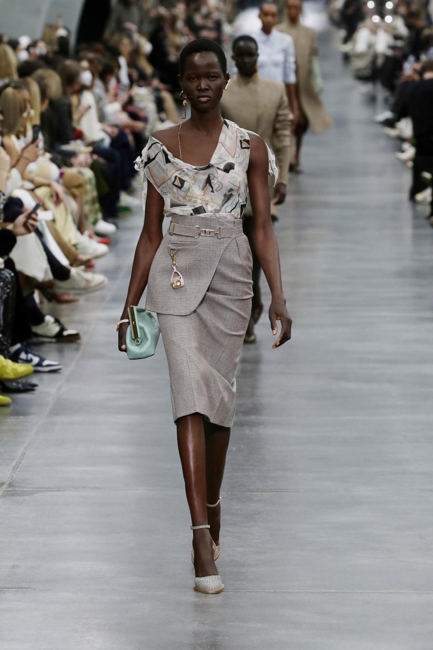 milan-fashion-week--fendi-fall-winter-2023-collection-12_FENDI_WOMEN_FW_22-23.JPG