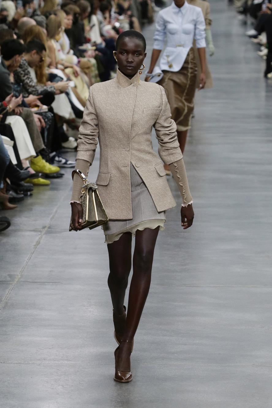 milan-fashion-week--fendi-fall-winter-2023-collection-13_FENDI_WOMEN_FW_22-23.JPG