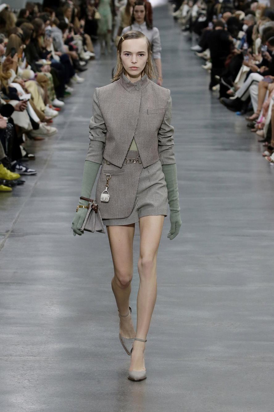 milan-fashion-week--fendi-fall-winter-2023-collection-18_FENDI_WOMEN_FW_22-23.JPG