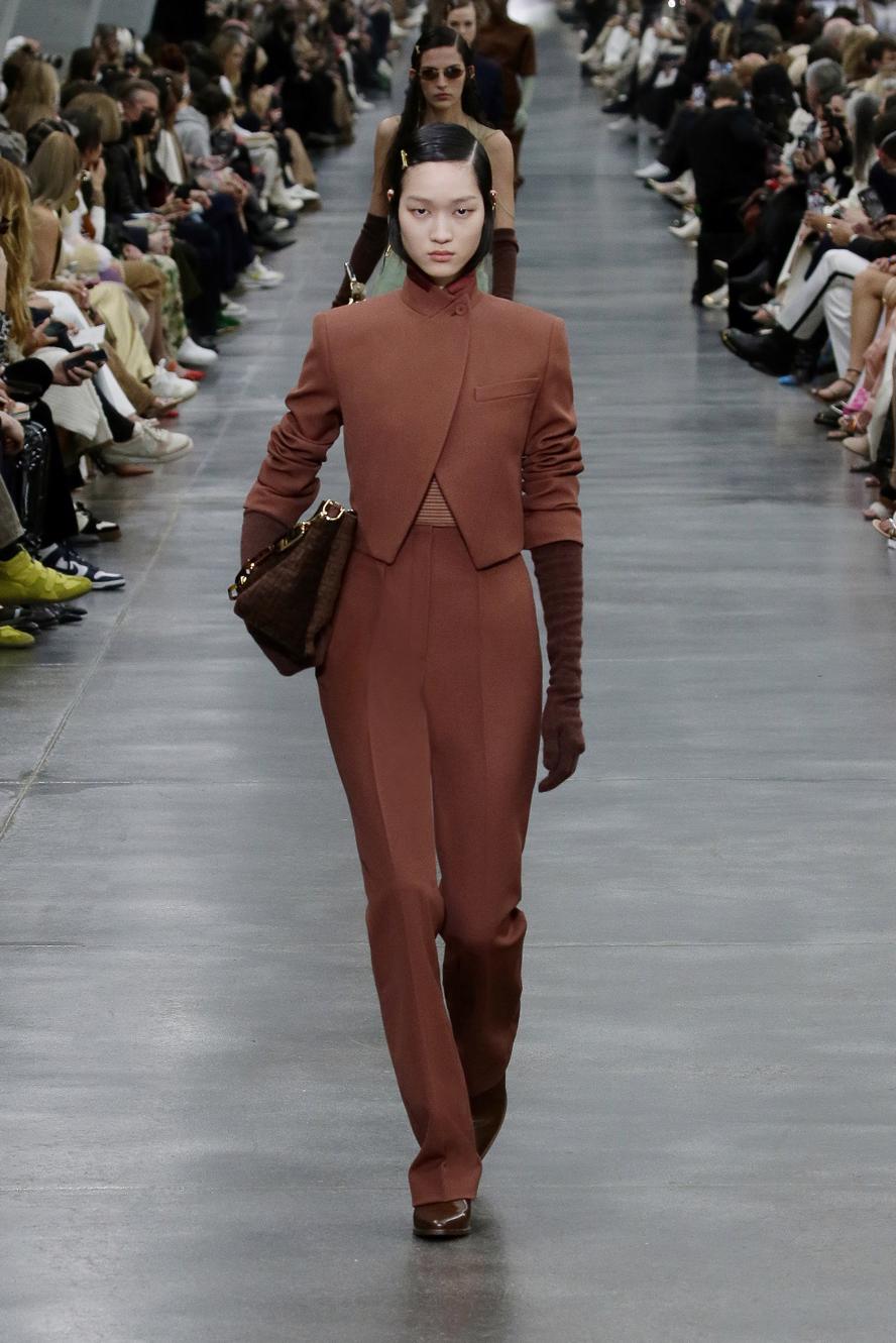 milan-fashion-week--fendi-fall-winter-2023-collection-21_FENDI_WOMEN_FW_22-23.JPG