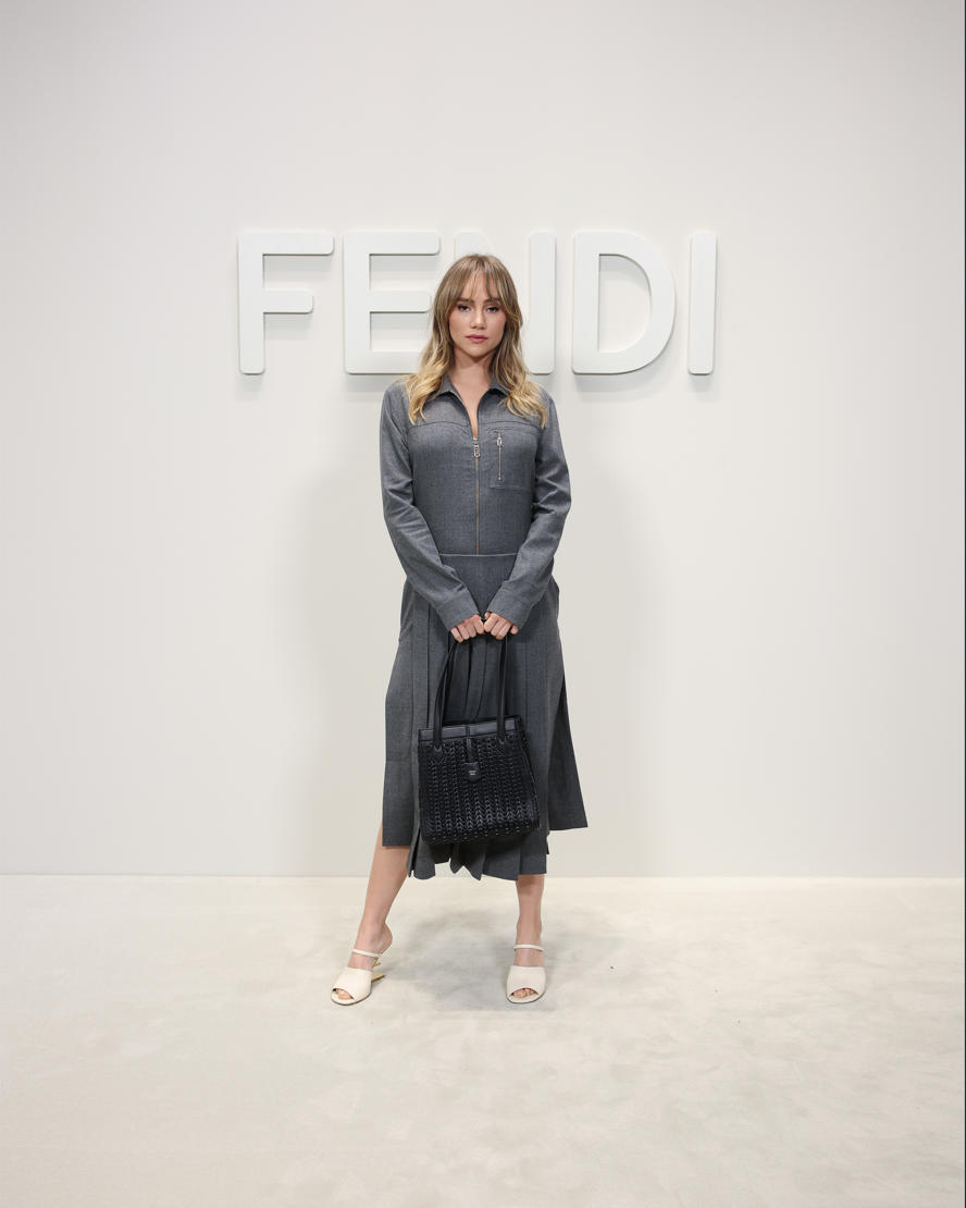 milan-fashion-week--fendi-spring-summer-2024-collection-Suki_Waterhouse_700.jpg