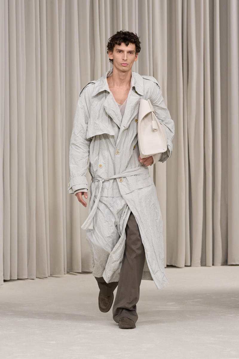 milan-fashion-week--salvatore-ferragamo-spring-summer-2025-collection-Ferragamo_-_SS25_-_LOOK_07.jpg