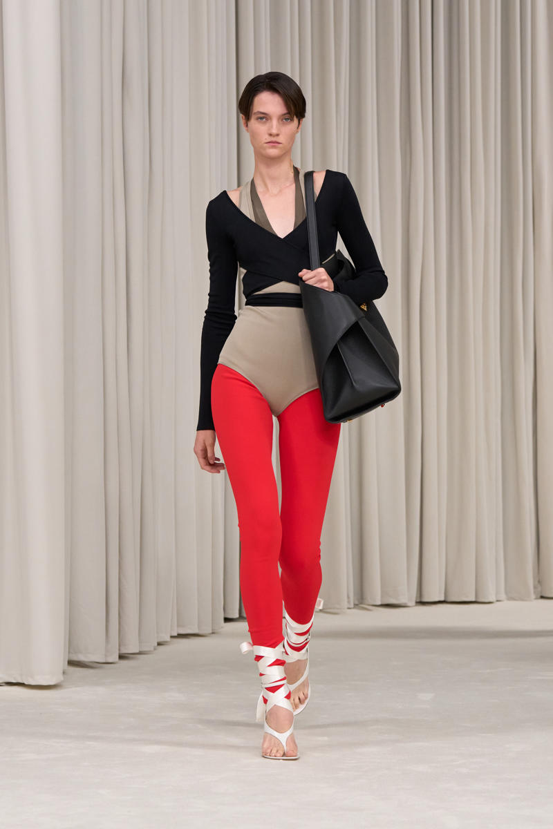 milan-fashion-week--salvatore-ferragamo-spring-summer-2025-collection-Ferragamo_-_SS25_-_LOOK_12.jpg