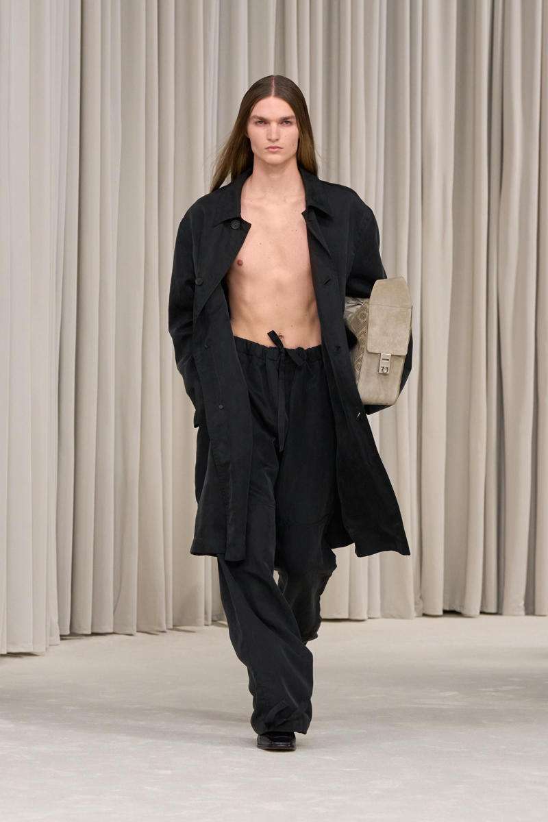 milan-fashion-week--salvatore-ferragamo-spring-summer-2025-collection-Ferragamo_-_SS25_-_LOOK_15.jpg