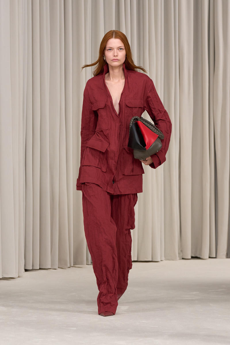 milan-fashion-week--salvatore-ferragamo-spring-summer-2025-collection-Ferragamo_-_SS25_-_LOOK_23.jpg