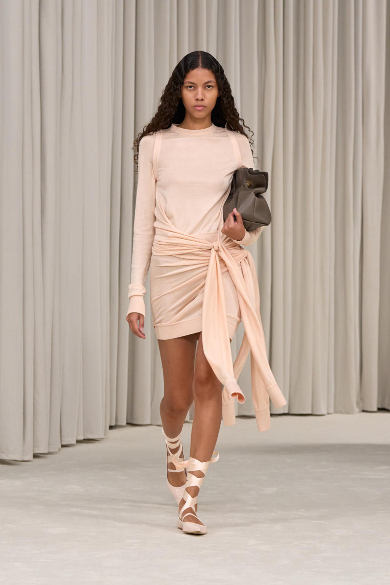 milan-fashion-week--salvatore-ferragamo-spring-summer-2025-collection-Ferragamo_-_SS25_-_LOOK_38.jpg