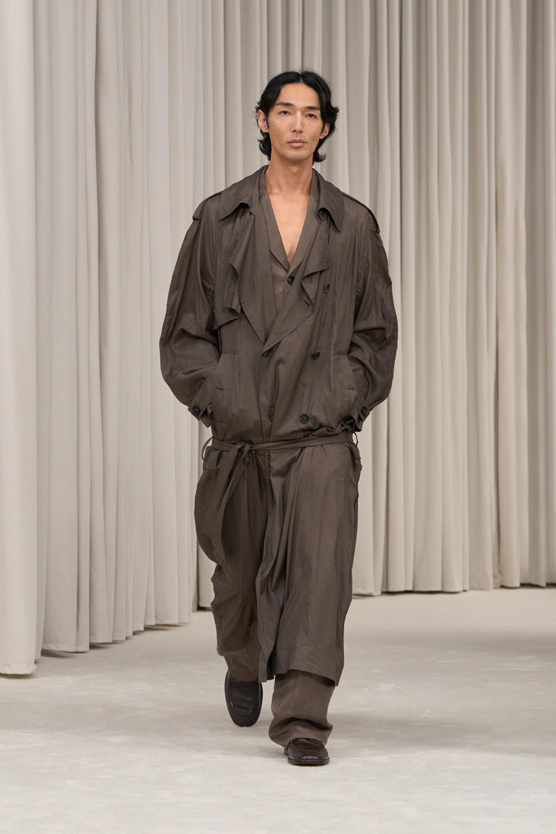 milan-fashion-week--salvatore-ferragamo-spring-summer-2025-collection-Ferragamo_-_SS25_-_LOOK_39.jpg