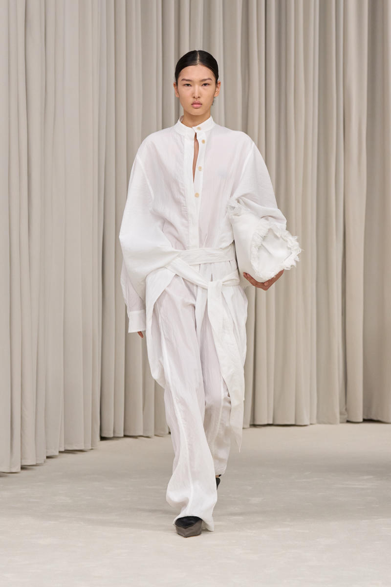 milan-fashion-week--salvatore-ferragamo-spring-summer-2025-collection-Ferragamo_-_SS25_-_LOOK_43.jpg