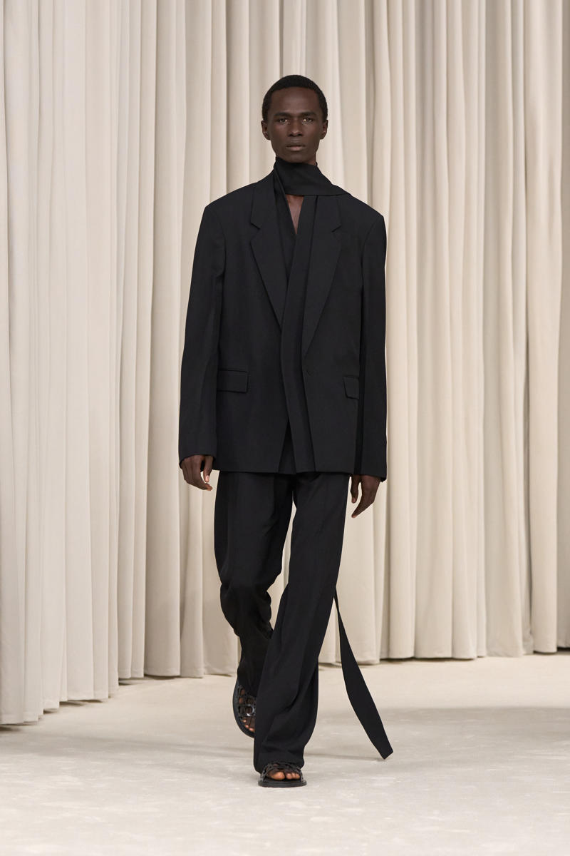 milan-fashion-week--salvatore-ferragamo-spring-summer-2025-collection-Ferragamo_-_SS25_-_LOOK_50.jpg