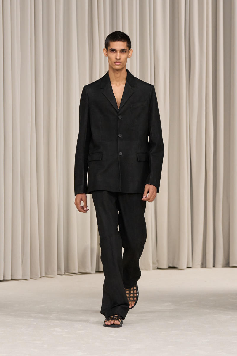 milan-fashion-week--salvatore-ferragamo-spring-summer-2025-collection-Ferragamo_-_SS25_-_LOOK_52.jpg