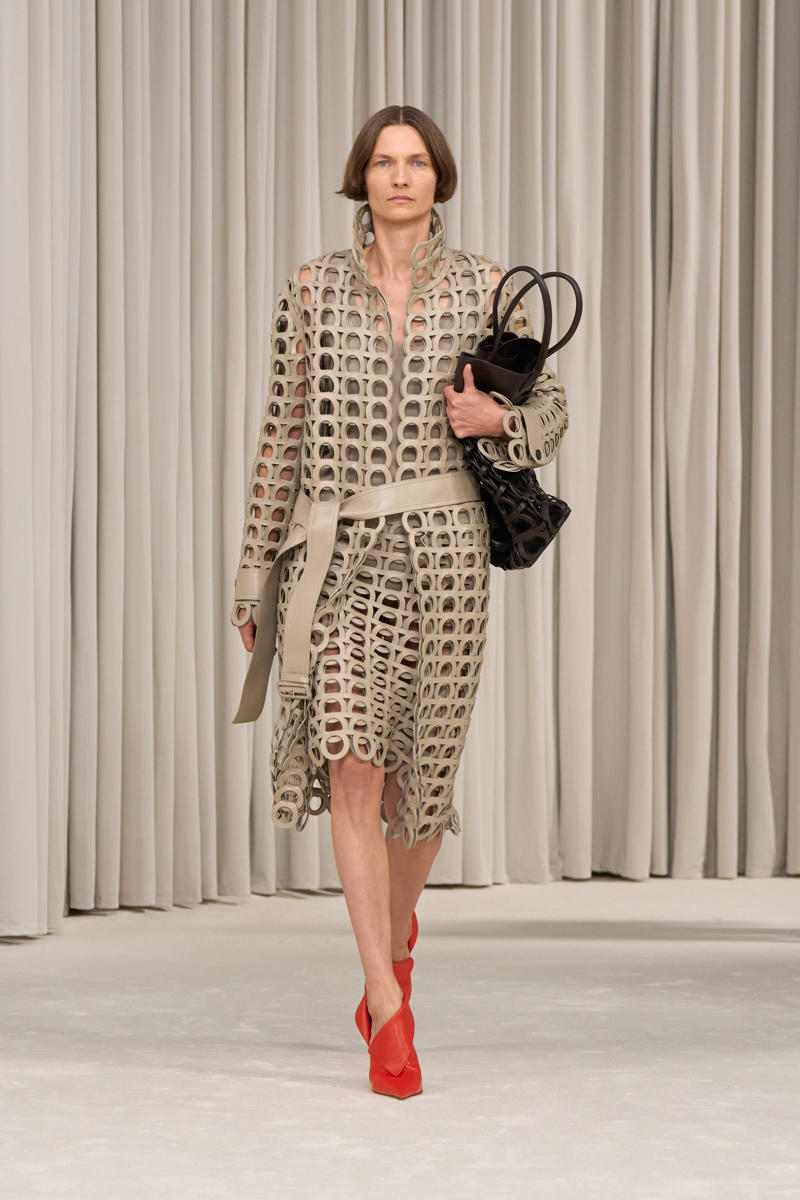 milan-fashion-week--salvatore-ferragamo-spring-summer-2025-collection-Ferragamo_-_SS25_-_LOOK_56.jpg