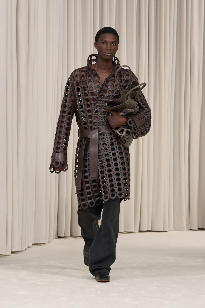 milan-fashion-week--salvatore-ferragamo-spring-summer-2025-collection-Ferragamo_-_SS25_-_LOOK_60.jpg