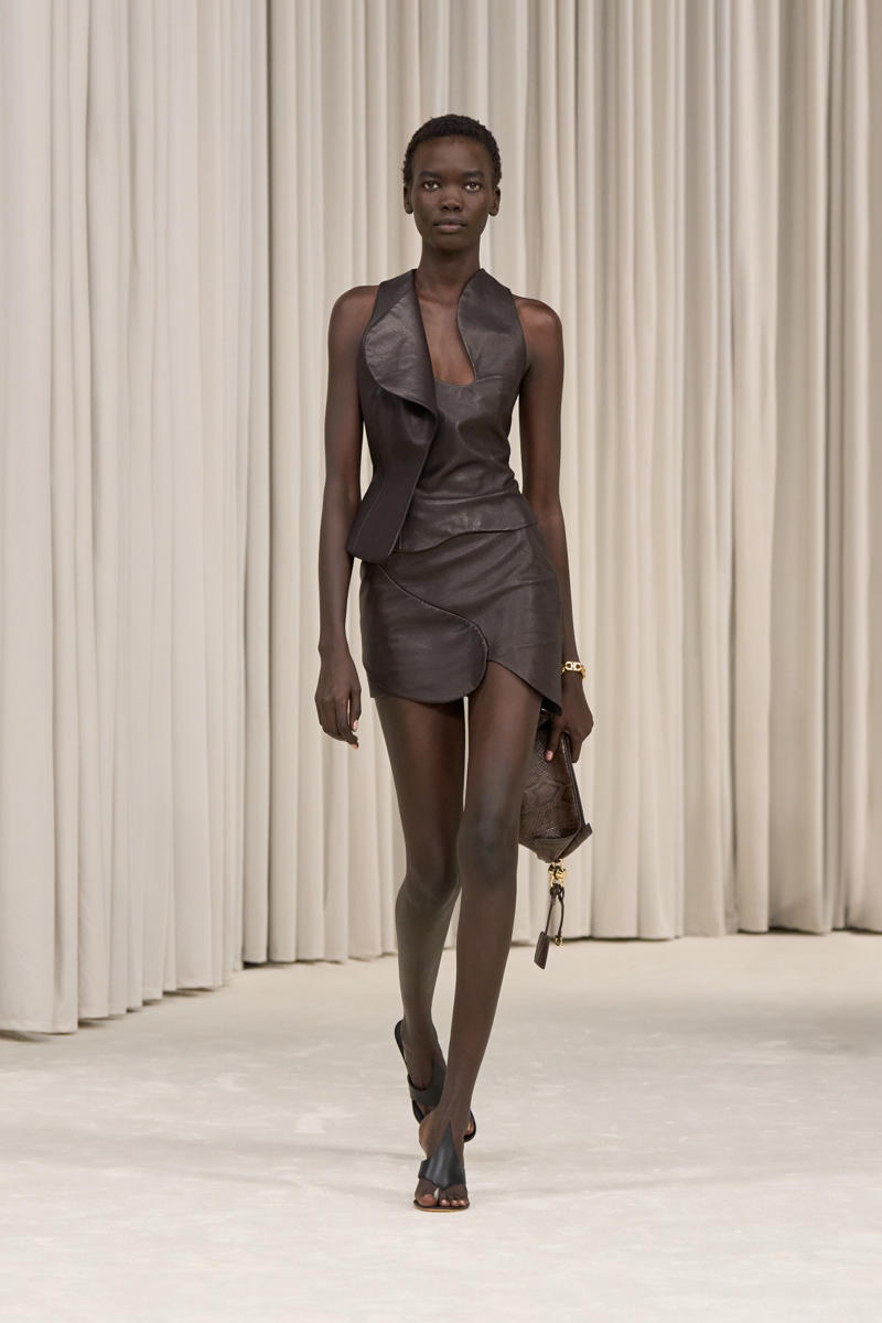 milan-fashion-week--salvatore-ferragamo-spring-summer-2025-collection-Ferragamo_-_SS25_-_LOOK_63.jpg